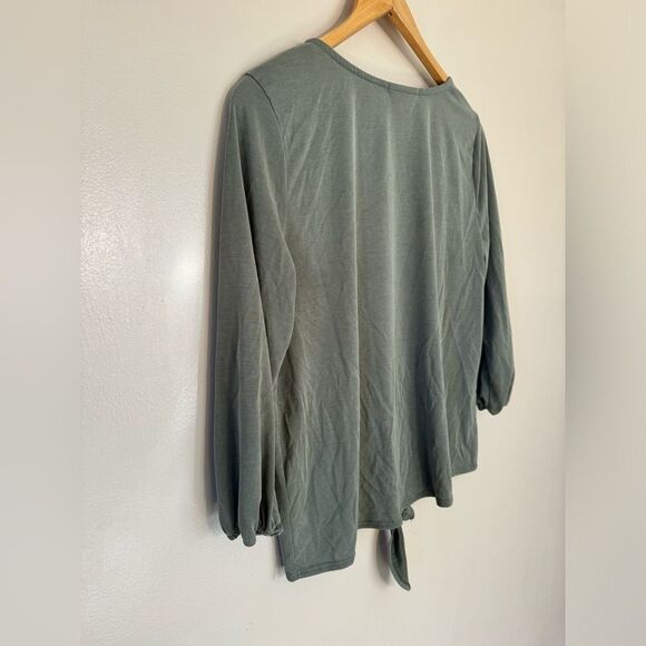 SALE! Olive Green Envelope Button Down Tie Top Size L EUC - Picture 4 of 6